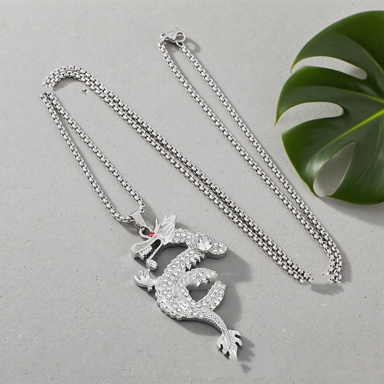 Fashion Vintage Dragon-shaped Red Eye Pendant Necklace