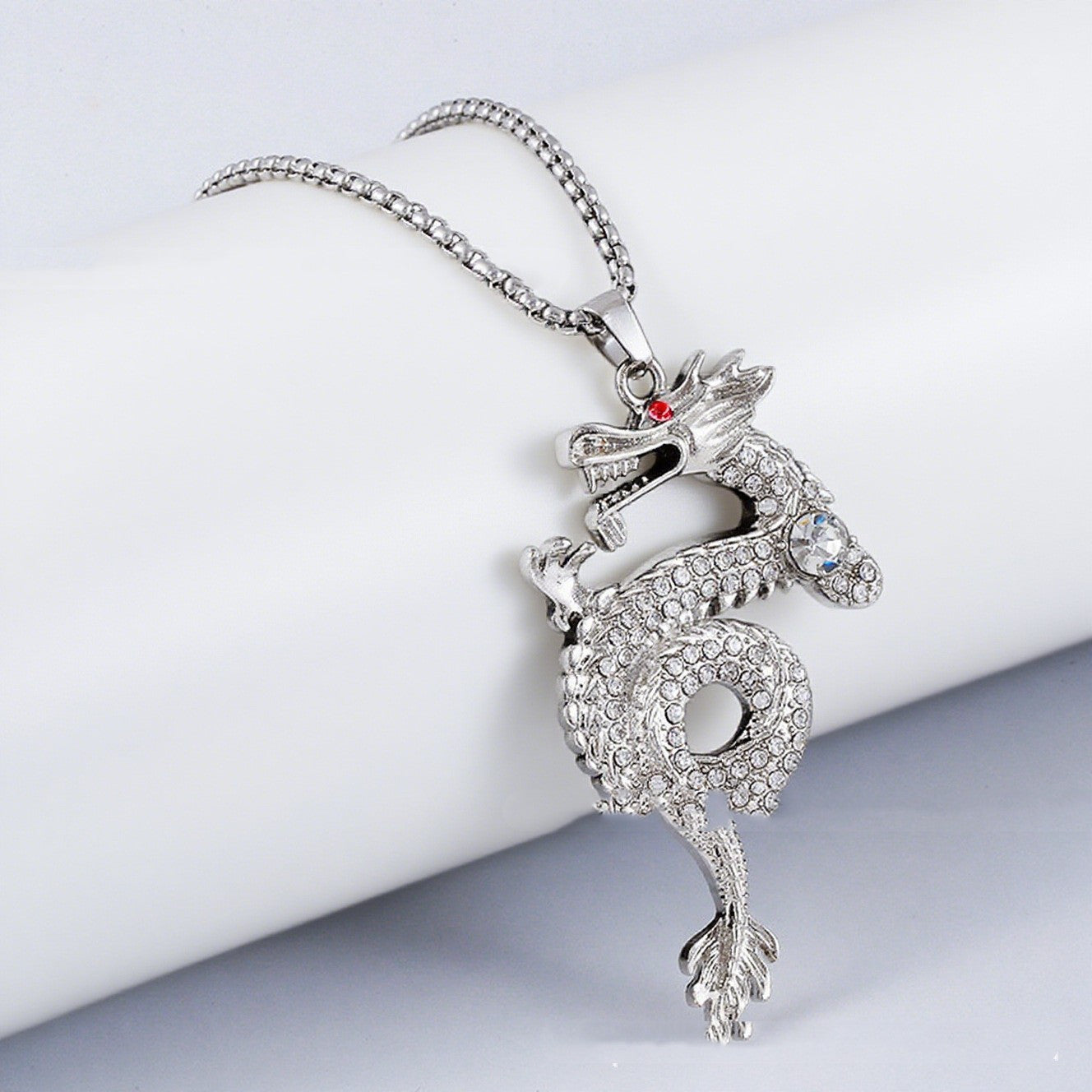 Fashion Vintage Dragon-shaped Red Eye Pendant Necklace